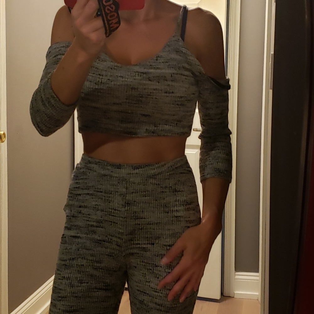 2 piece cold shoulder crop top & leggings Small